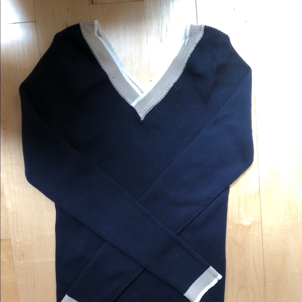 Stretch V-neck sweaters